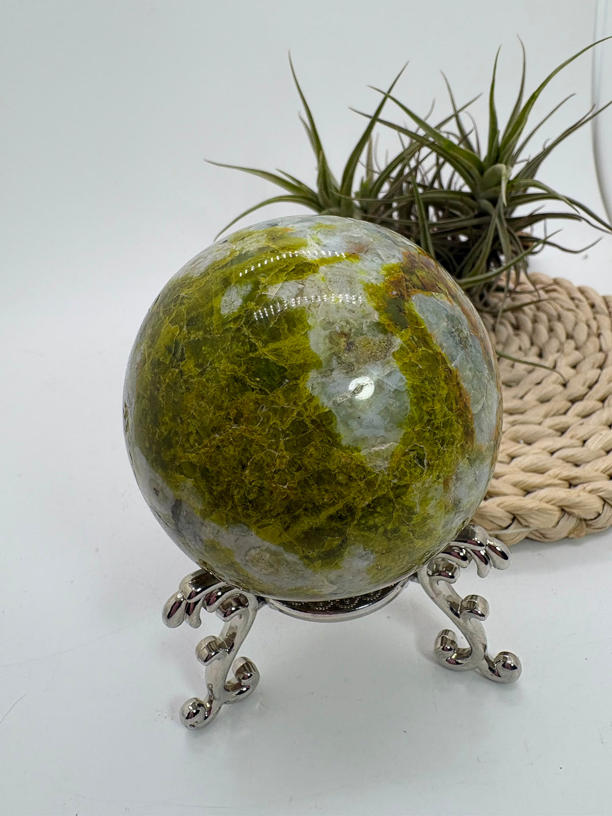 Esfera de ópalo verde de Madagascar