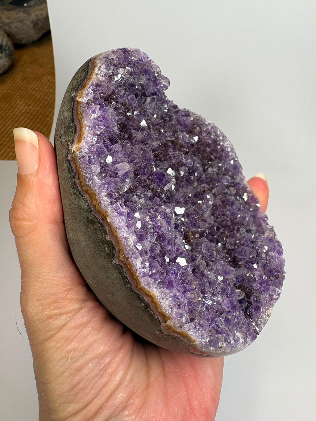 Drusa de amatista natural - cristales violetas brillantes