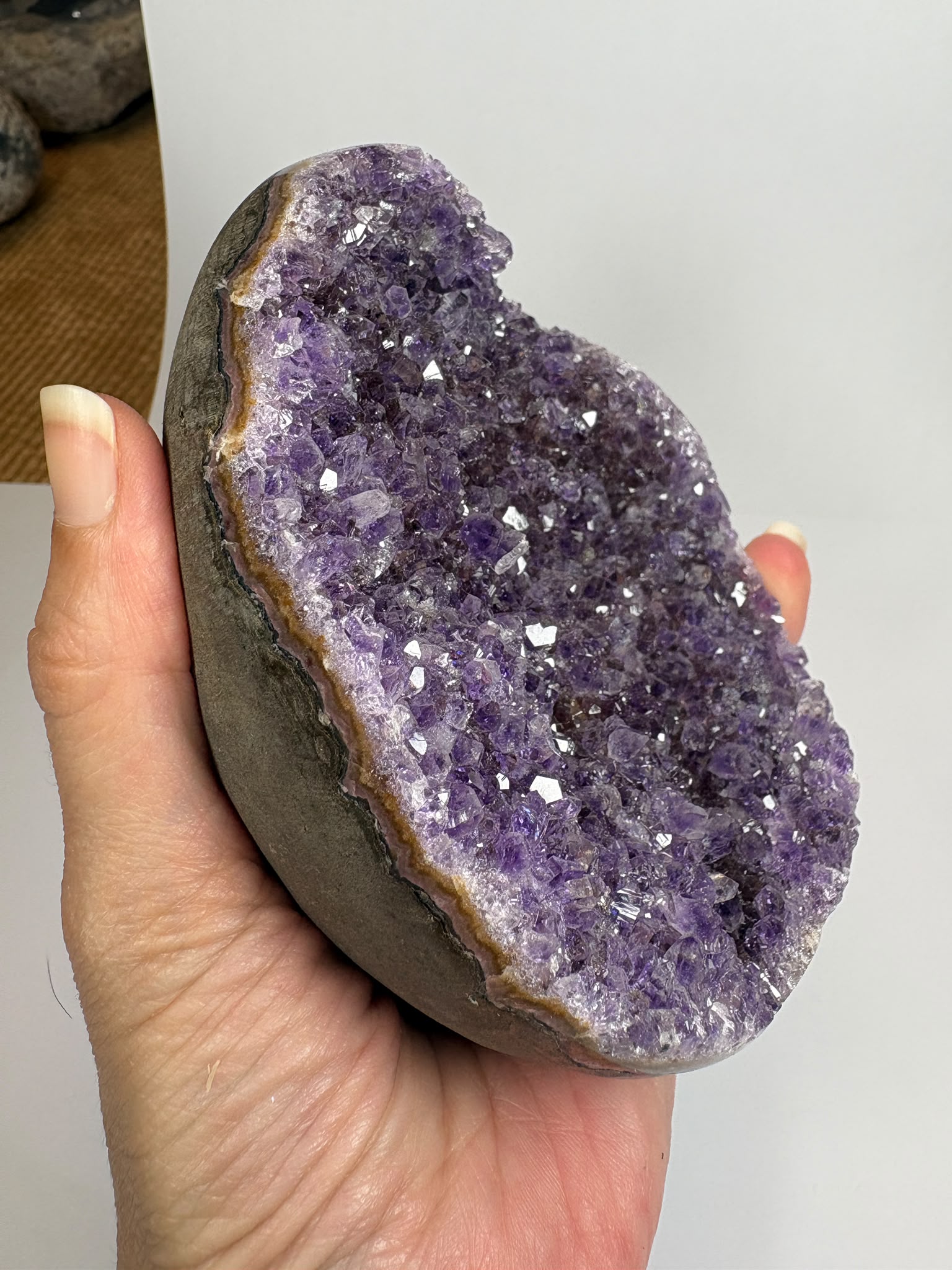 Drusa de amatista natural - cristales violetas brillantes