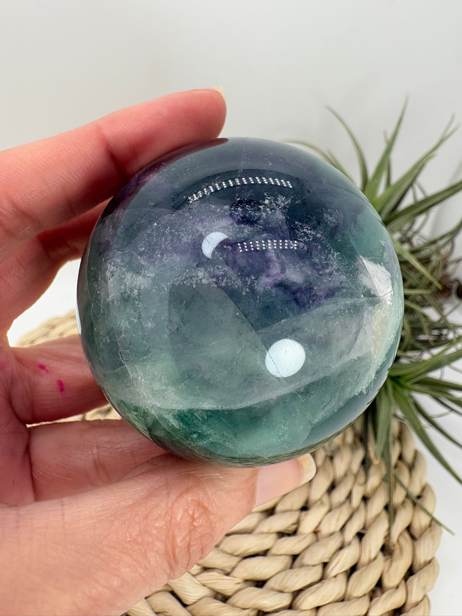 Esfera de fluorita arcoíris- claridad mental y paz interior