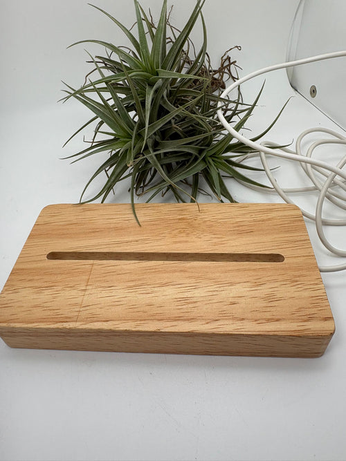 Base LED de madera con luz cálida ideal para minerales, cuarzos y lonchas de ágata. Conexión USB y tamaño 14,5 cm.