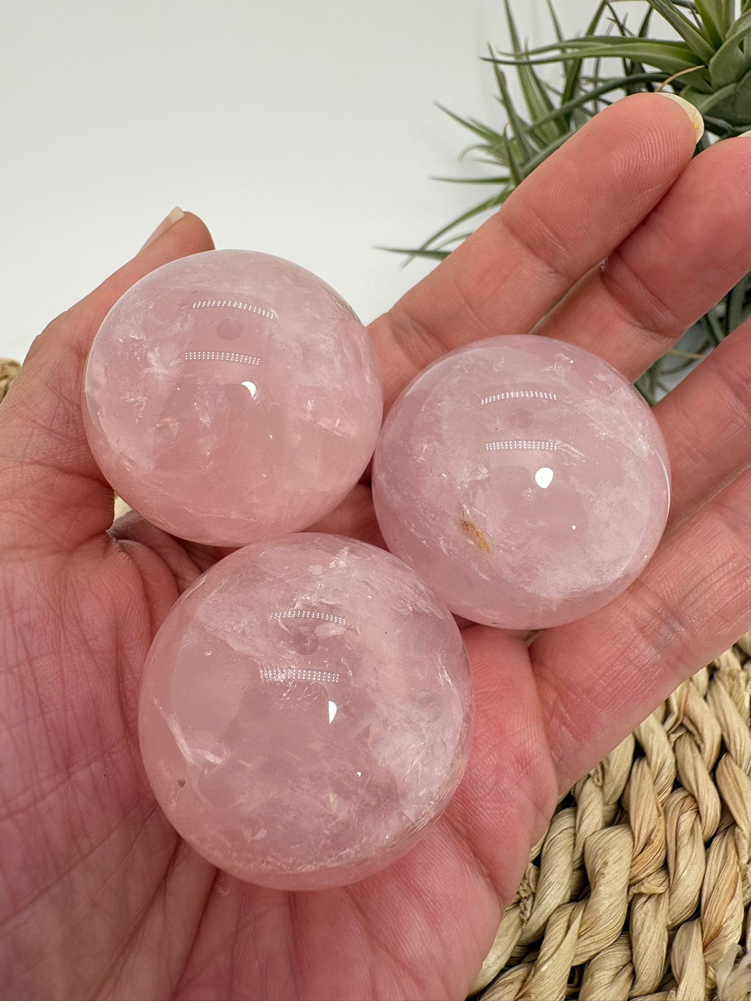Esfera de cuarzo rosa cristalino pequeñas