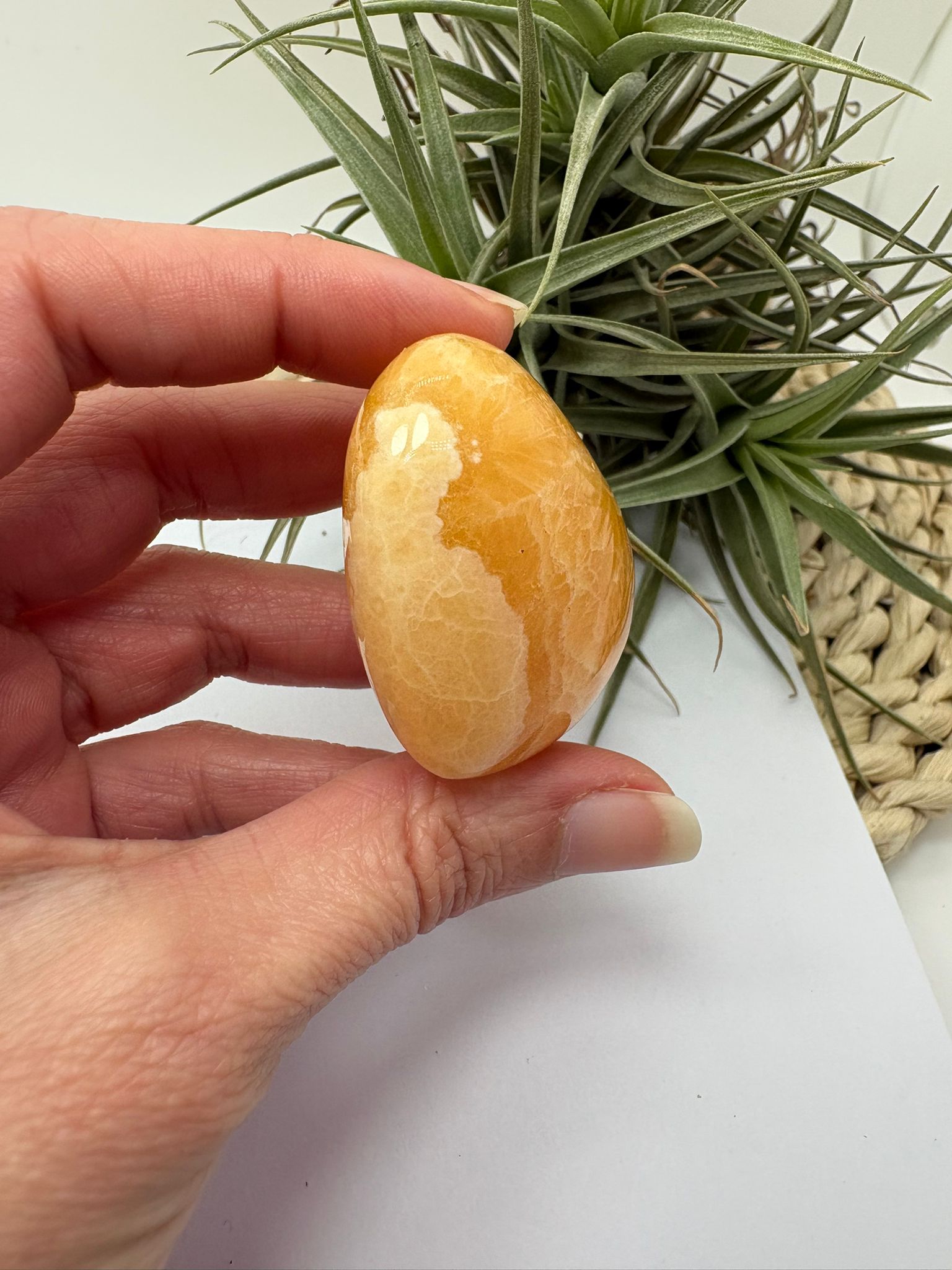 corazón de calcita amarilla natural ideal para energía positiva, decoración y equilibrio del chakra plexo solar pieza única