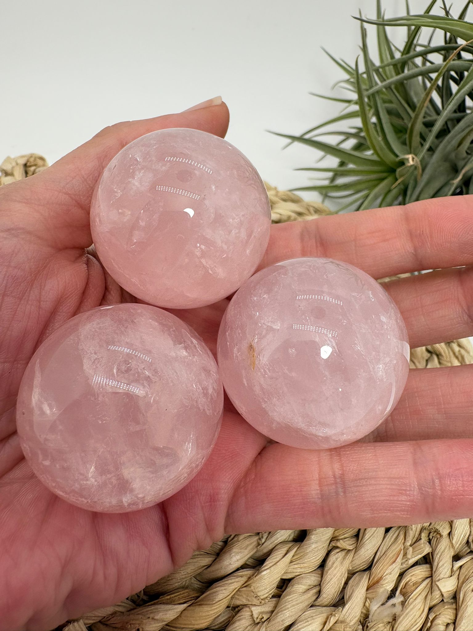 Esfera de cuarzo rosa cristalino pequeñas