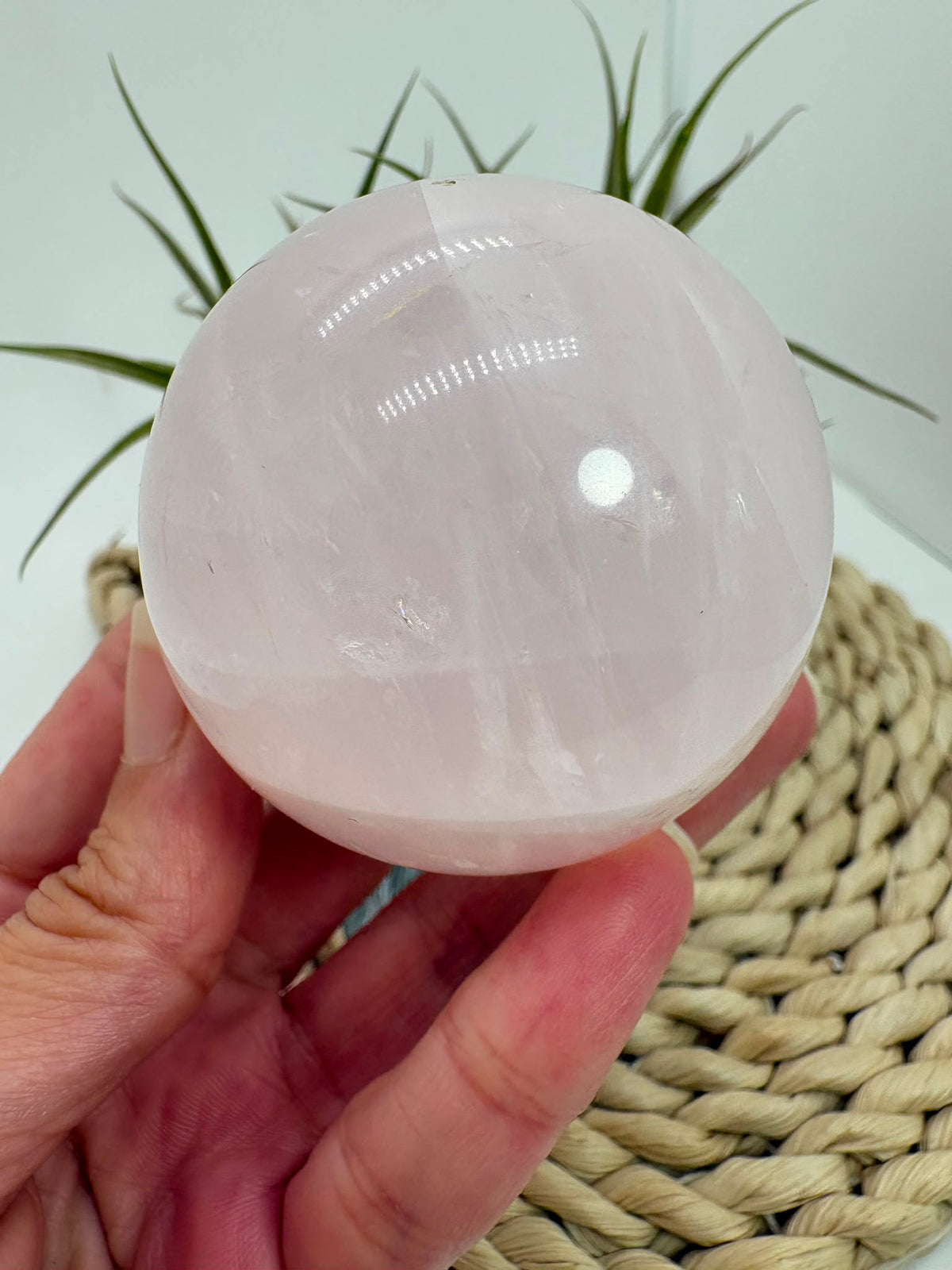 Esfera  de cuarzo rosa natural pulido