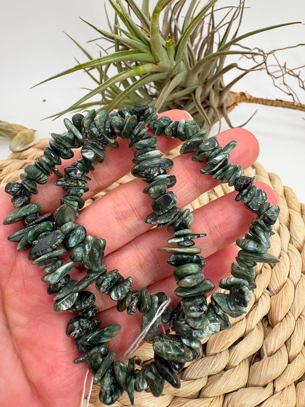 Pulsera de serafinita natural con chips pulidos
