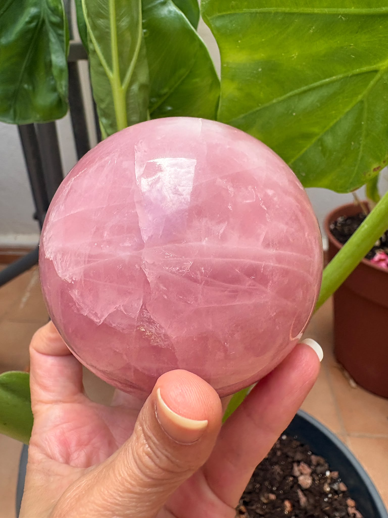 Esfera  de cuarzo rosa natural pulido