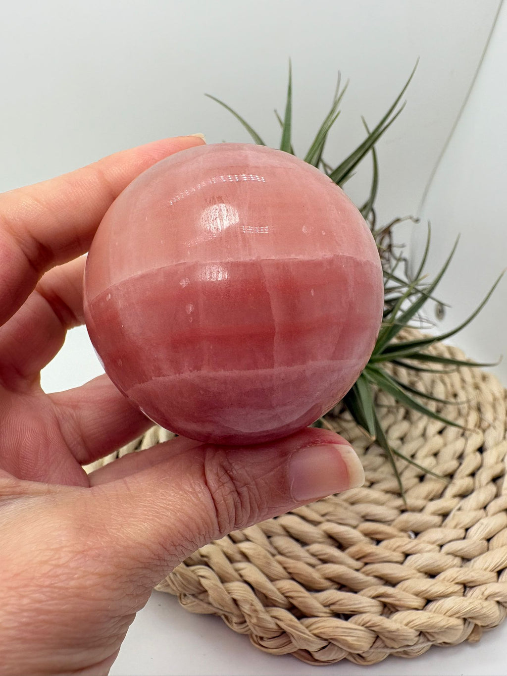 Esfera de calcita rosa de Pakistán - conexión con el corazón