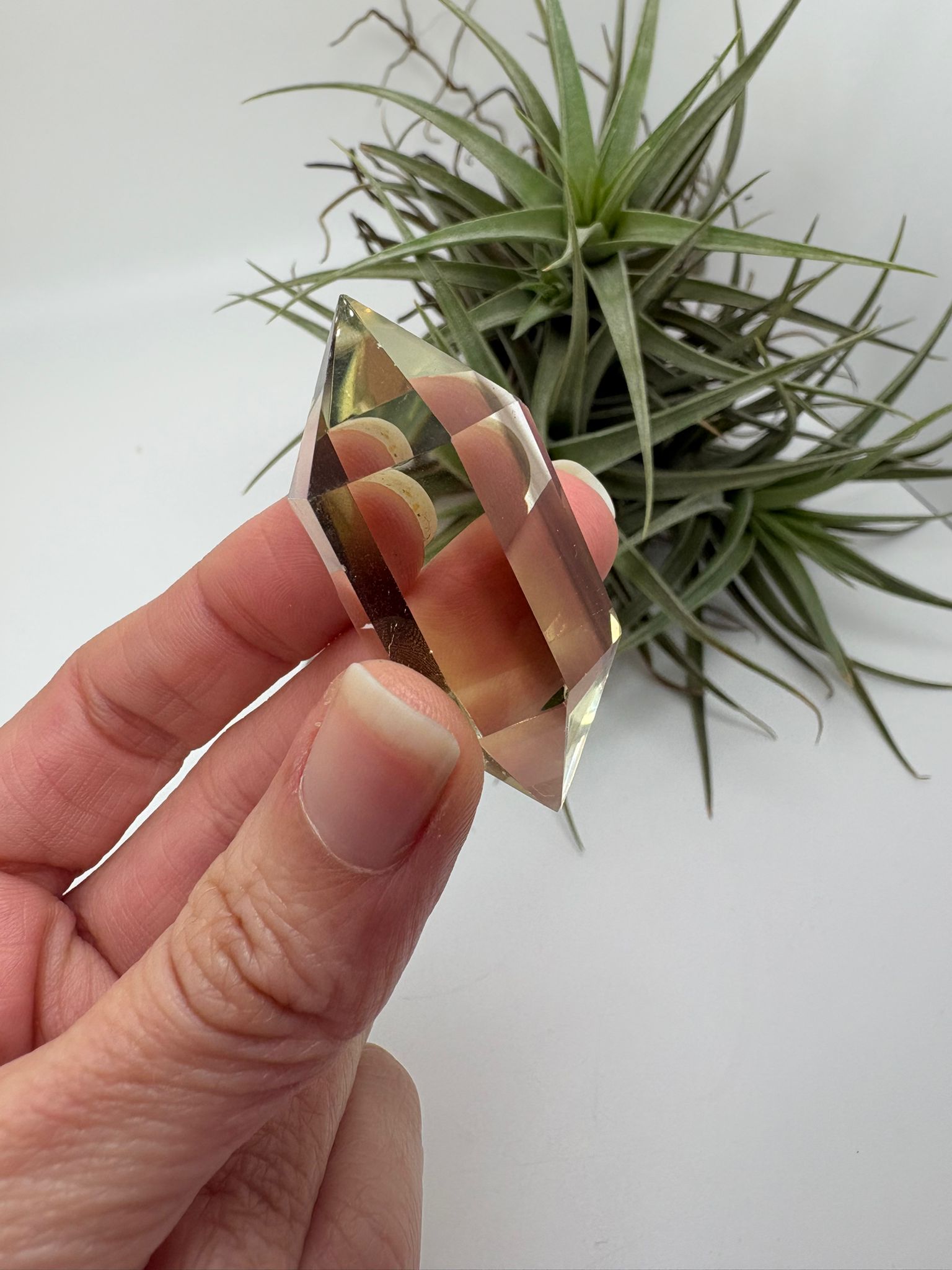 citrino natura biterminado con dos puntas ideal para terapias de sanación y canalización. ideal para trabajar el chakra del plexo solar.