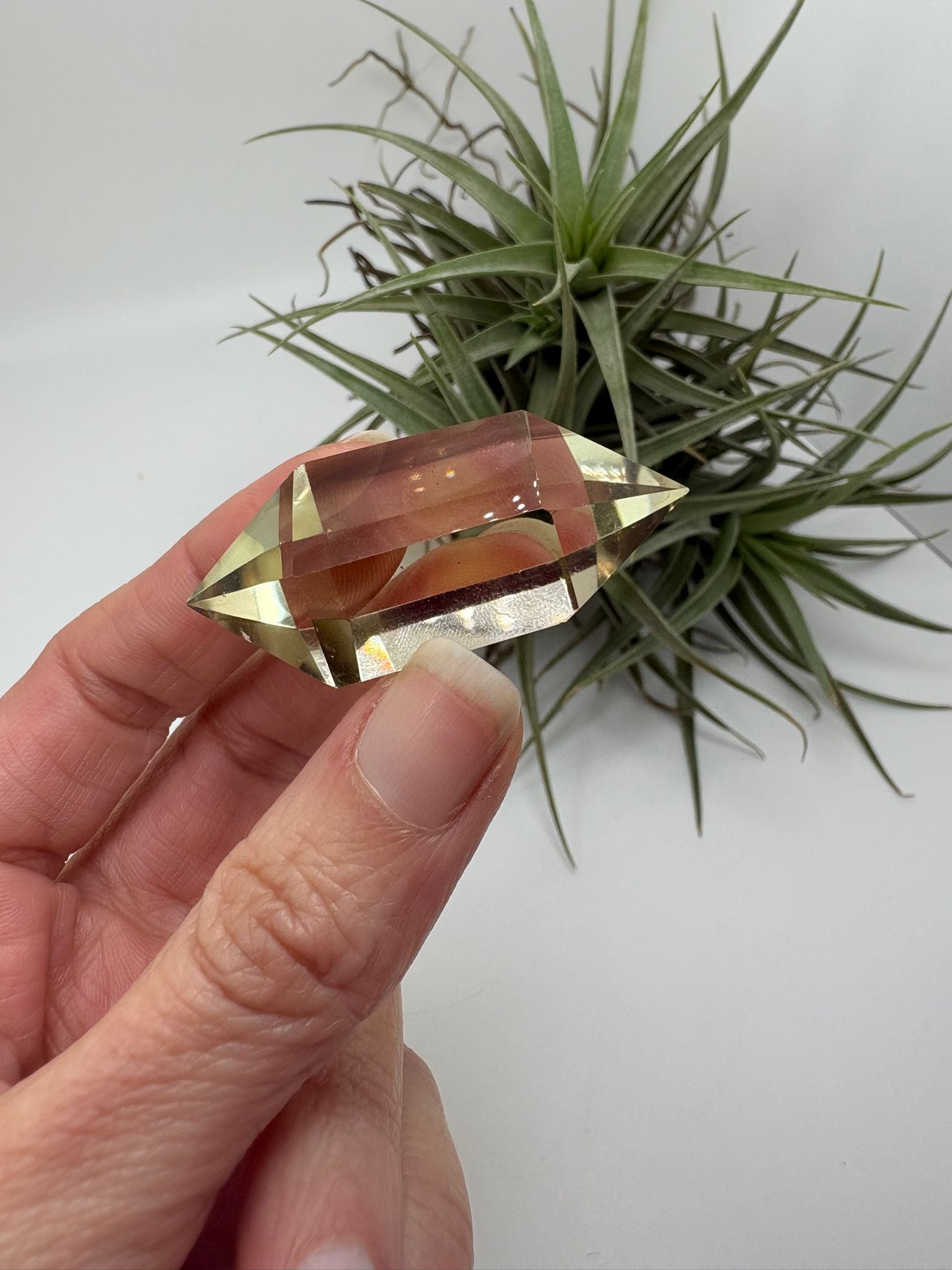 citrino natura biterminado con dos puntas ideal para terapias de sanación y canalización. ideal para trabajar el chakra del plexo solar.