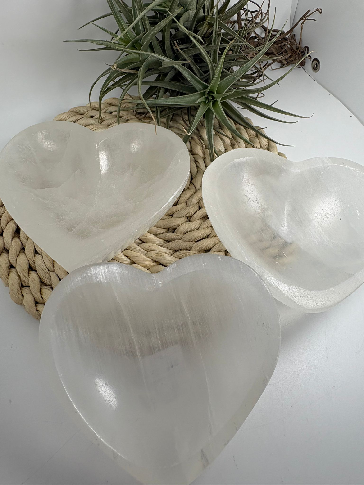 cuenco de selenita en forma de corazon mineral natural para limpiar y cargar piedras decoracion energetica