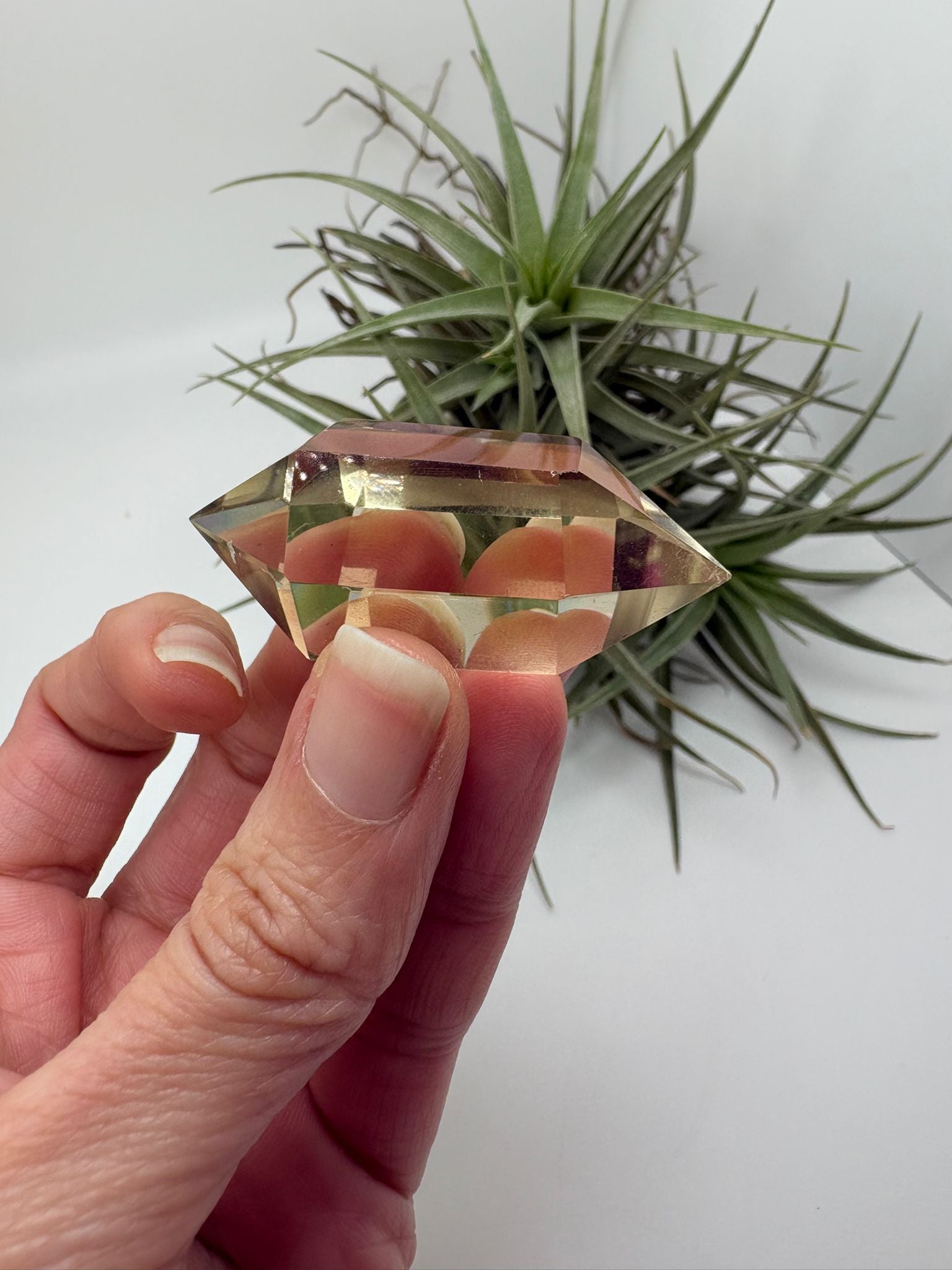 citrino natura biterminado con dos puntas ideal para terapias de sanación y canalización. ideal para trabajar el chakra del plexo solar.