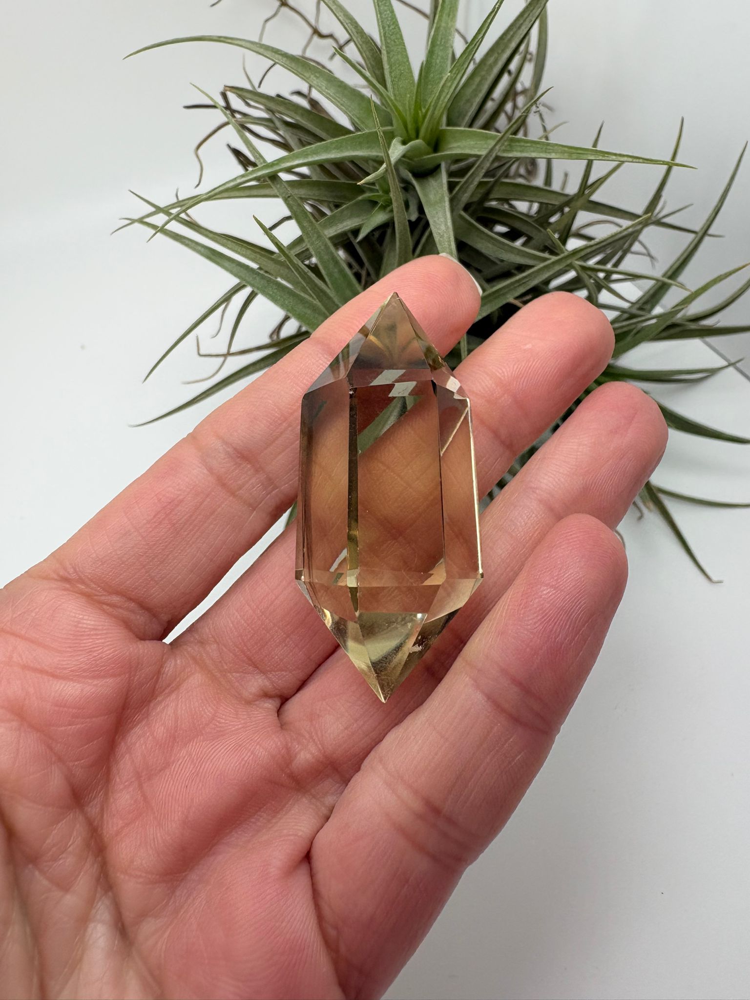 citrino natura biterminado con dos puntas ideal para terapias de sanación y canalización. ideal para trabajar el chakra del plexo solar.