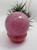 Gran esfera de cuarzo rosa natural pulido