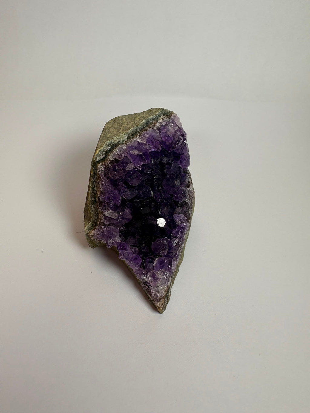 Drusa de amatista natural - cristales violetas brillantes