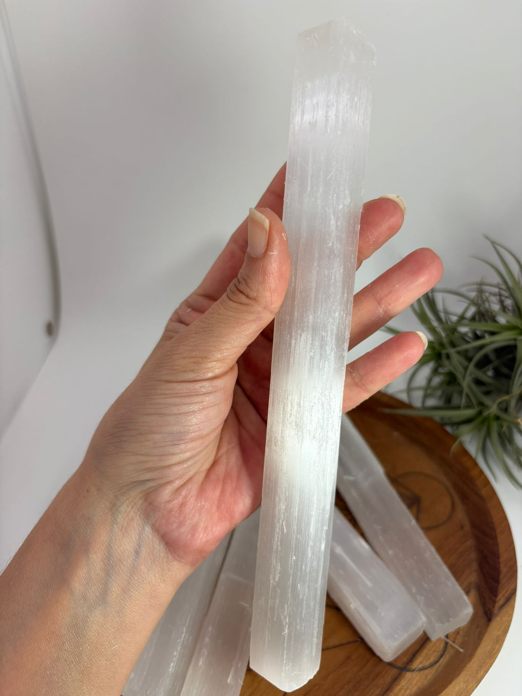 Barra de selenita natural para limpieza energética, meditación y armonización de minerales