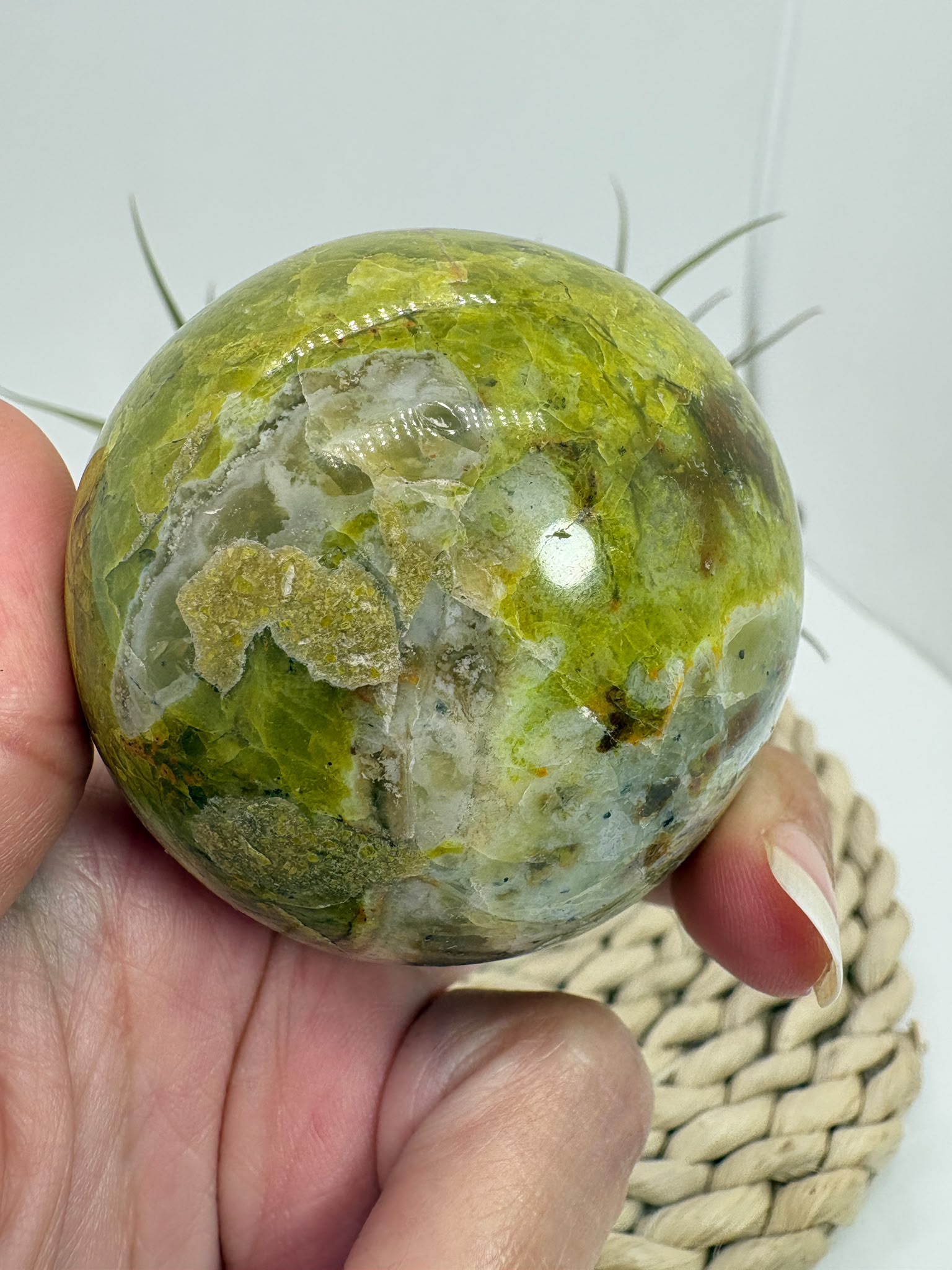 Esfera de ópalo verde de Madagascar