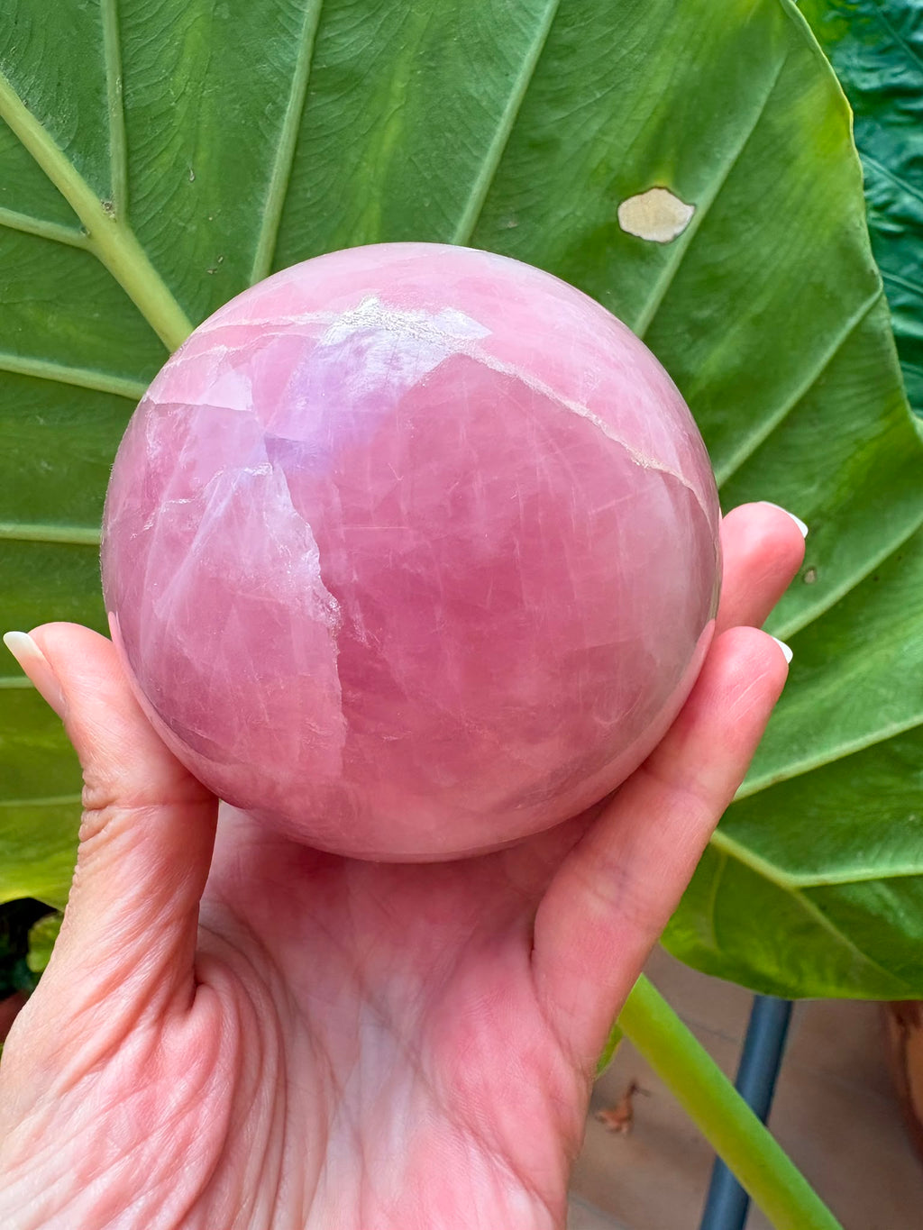 Esfera  de cuarzo rosa natural pulido