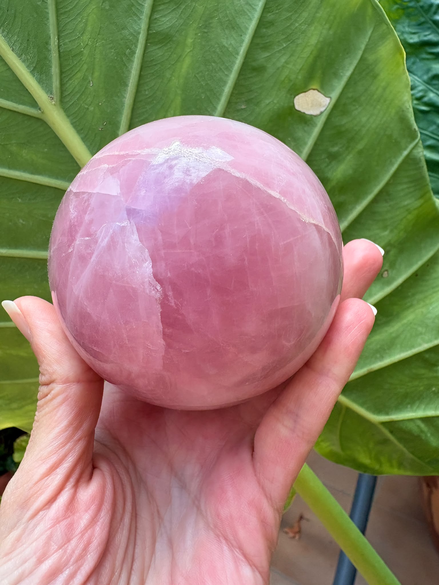 Esfera  de cuarzo rosa natural pulido