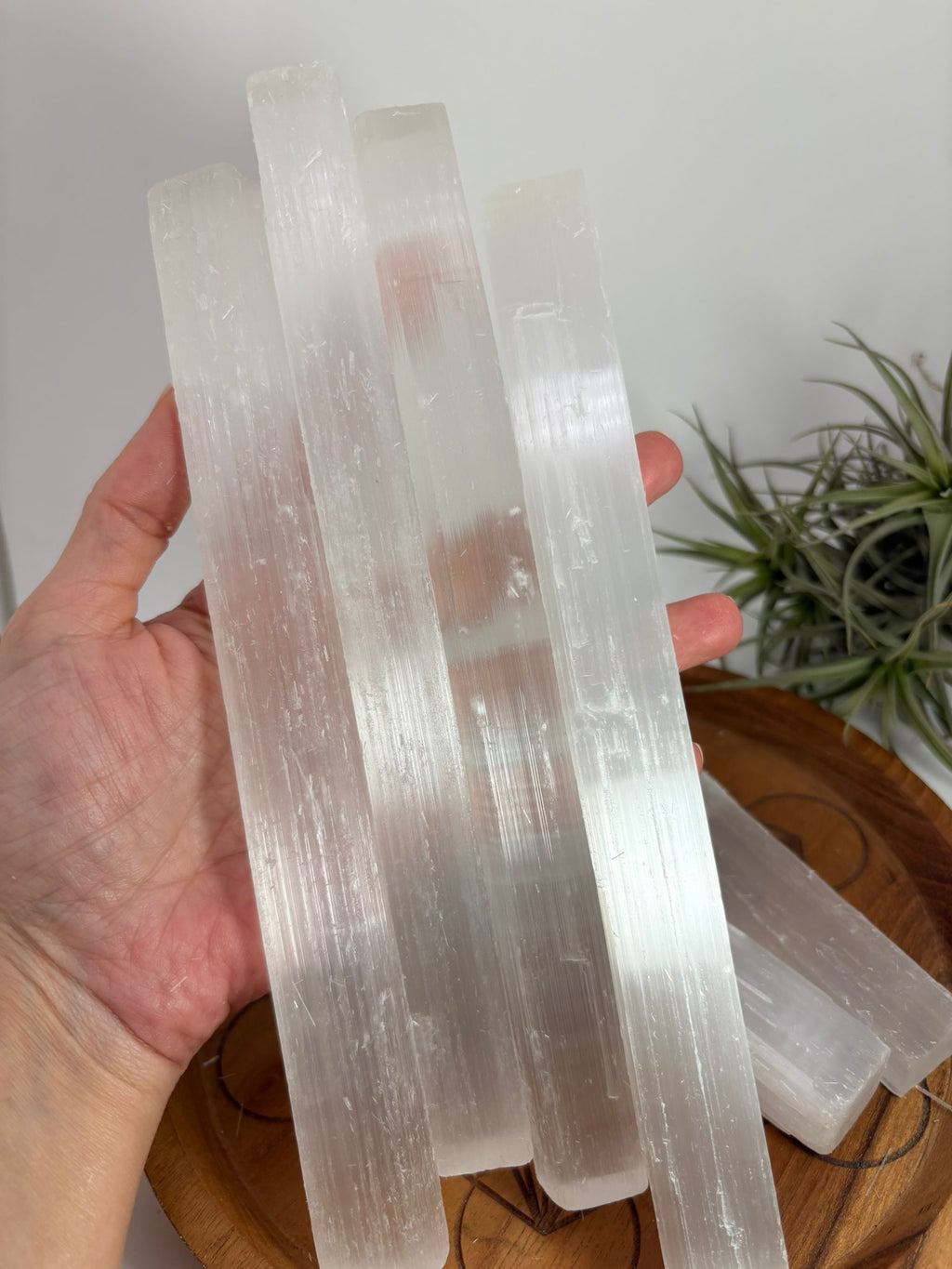 Barra de selenita natural para limpieza energética, meditación y armonización de minerales
