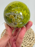 Esfera de ópalo verde de Madagascar