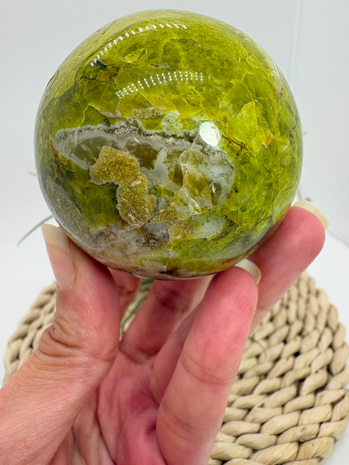 Esfera de ópalo verde de Madagascar