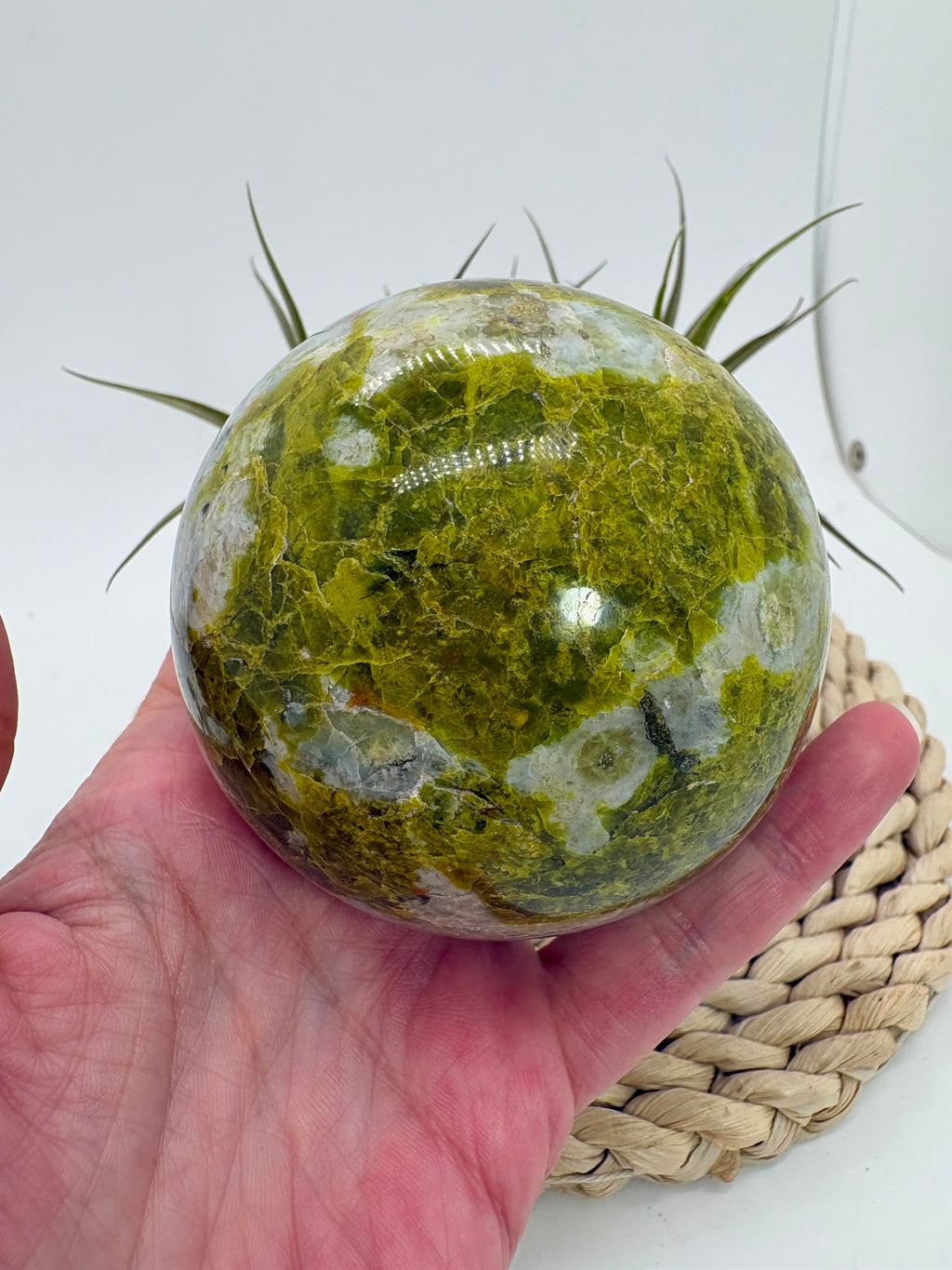 Esfera de ópalo verde de Madagascar