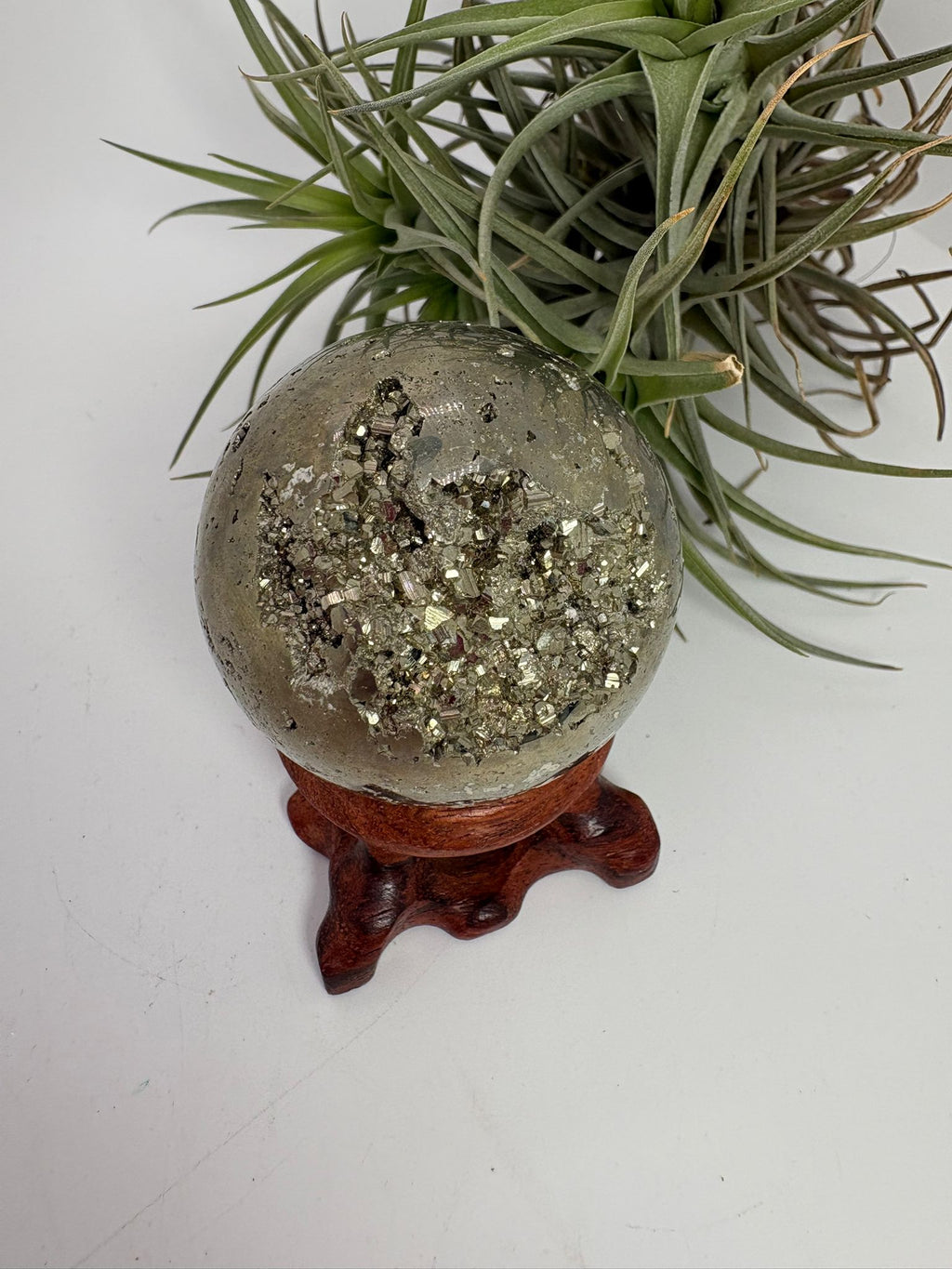 Esfera de pirita natural  – piedra de abundancia