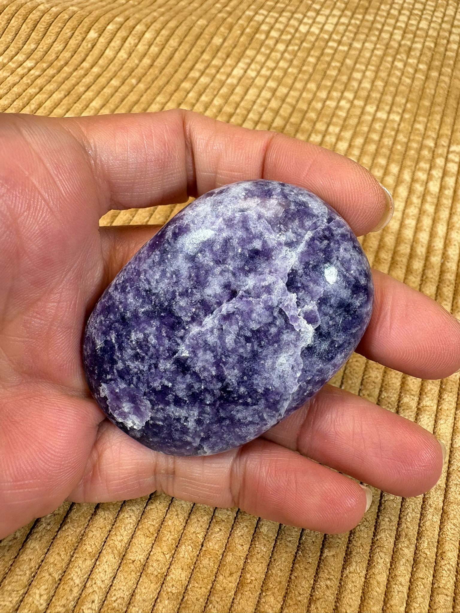 Palmstone de lepidolita natural pulido