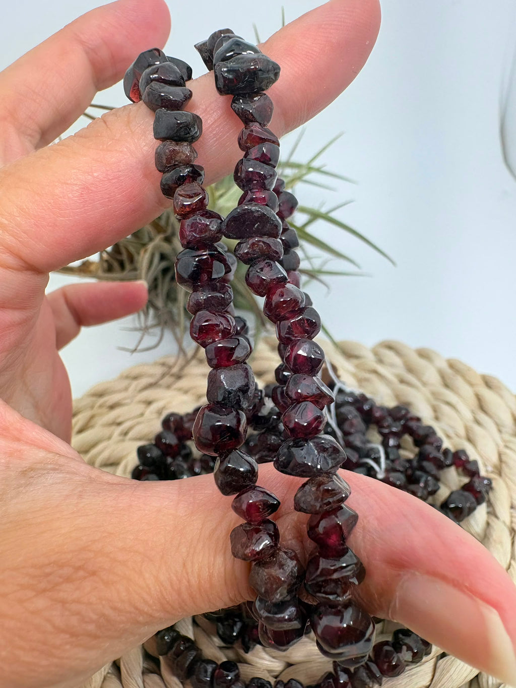 Pulsera elástica de granate natural con chips pulidos