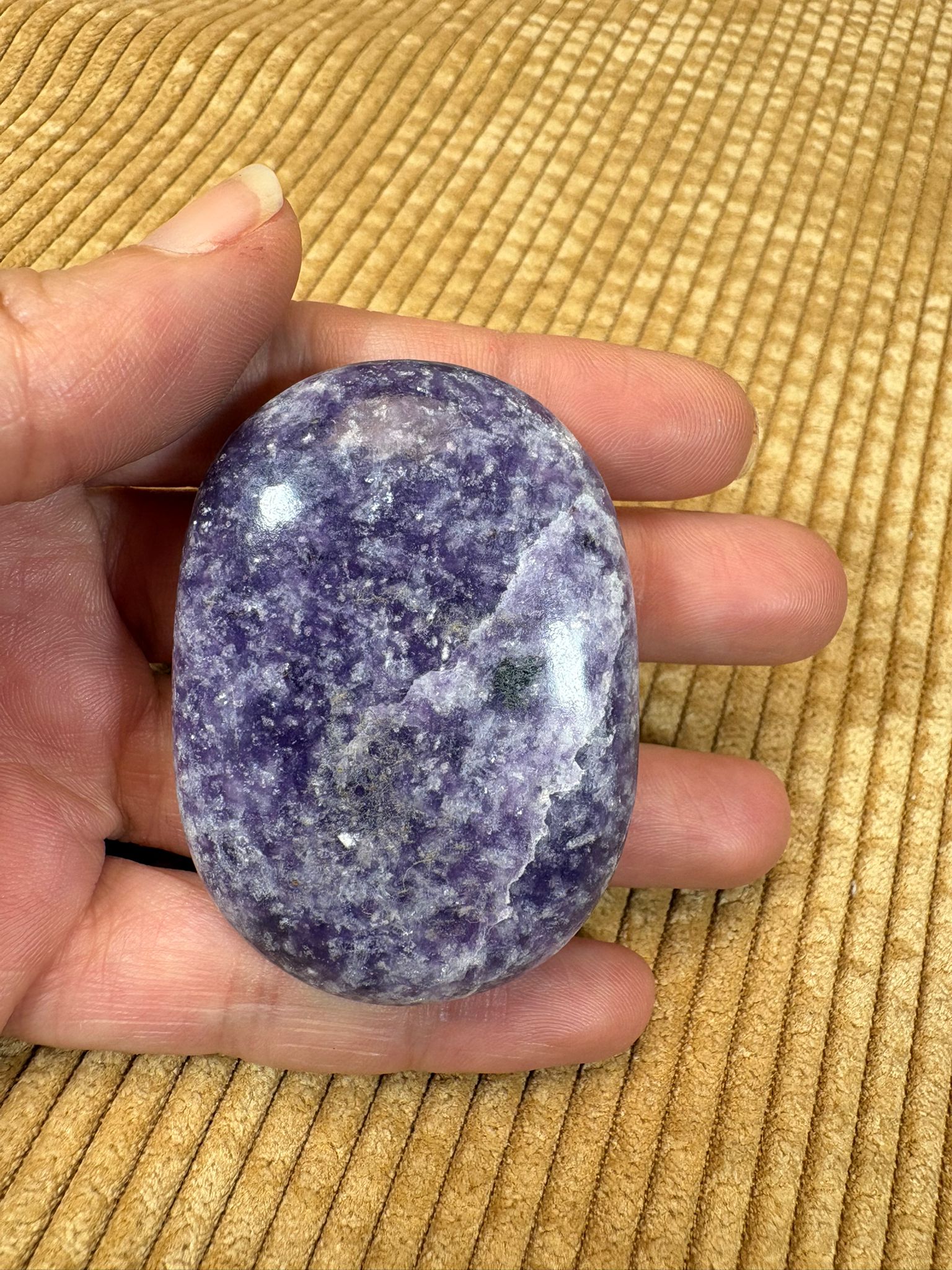 Palmstone de lepidolita natural pulido