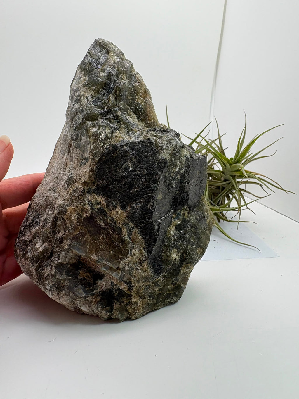 Labradorita semipulida natural – Pieza única