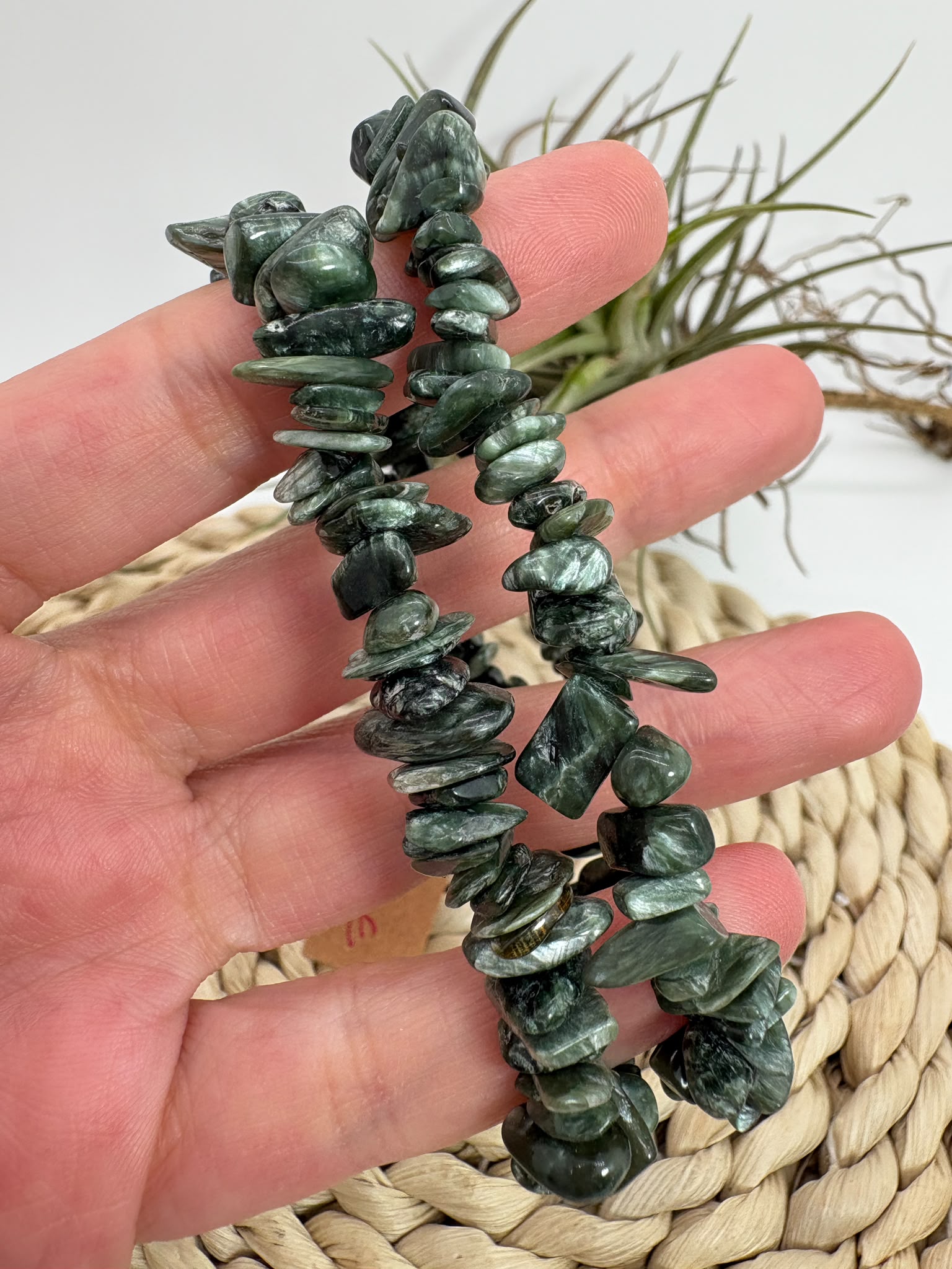 Pulsera de serafinita natural con chips pulidos