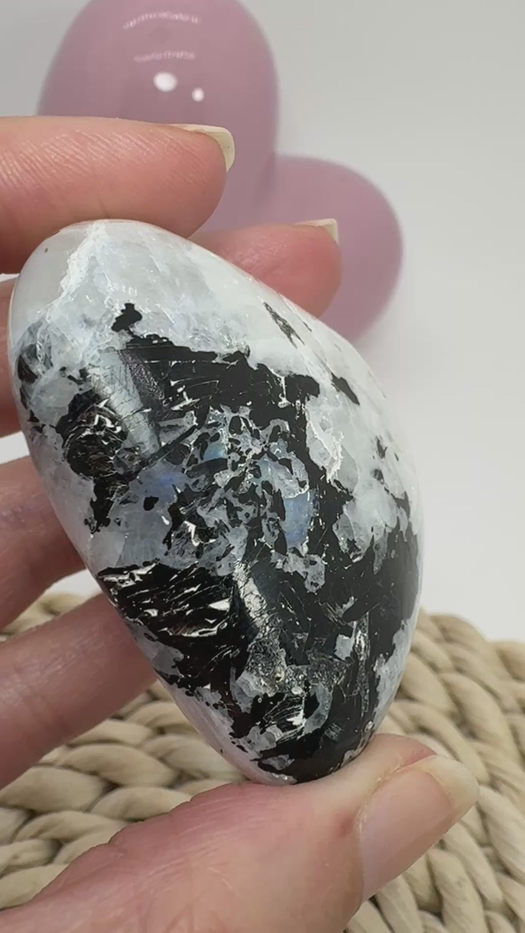 Corazón de piedra luna con mica biotita