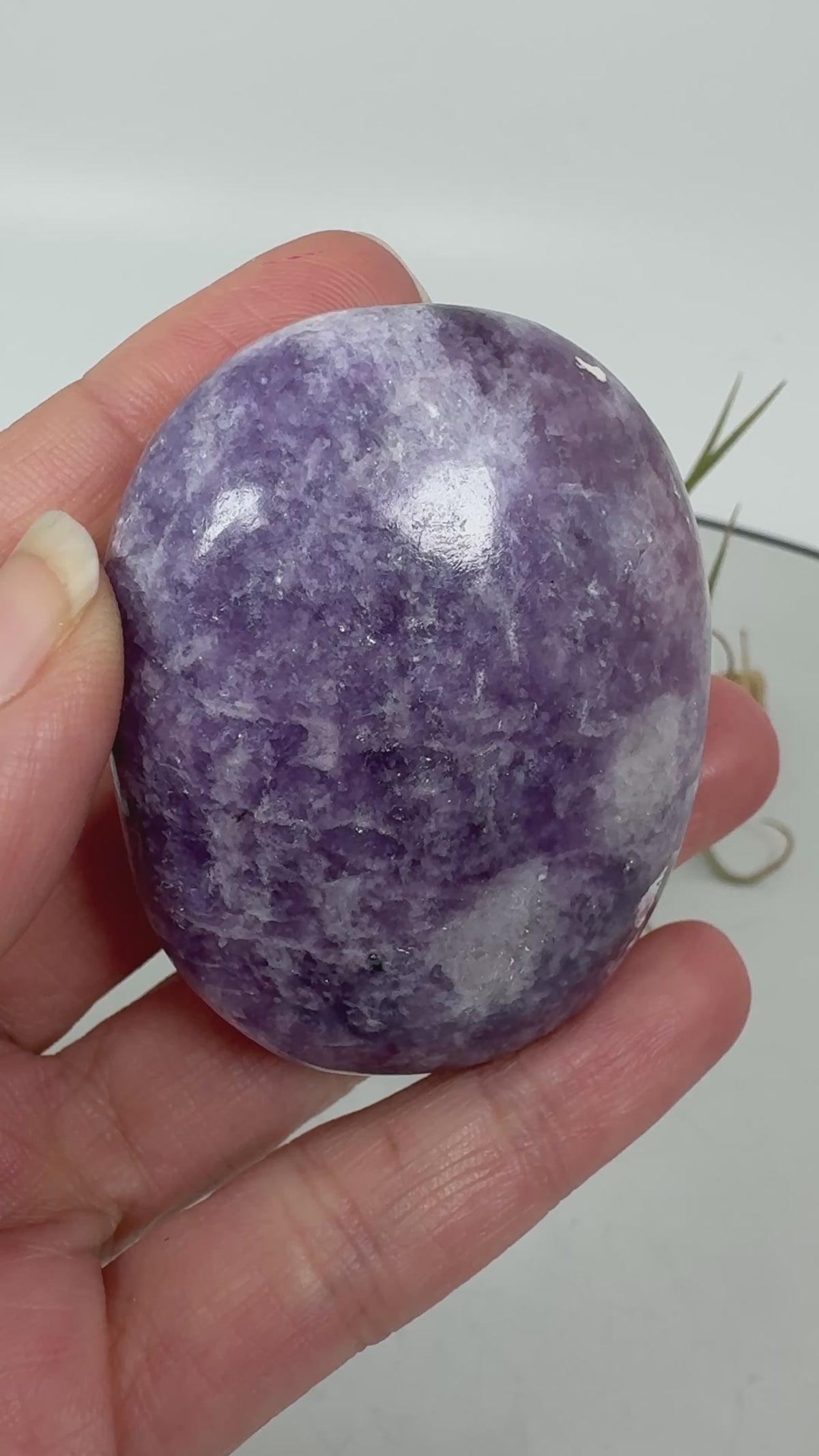 Palmstone de lepidolita