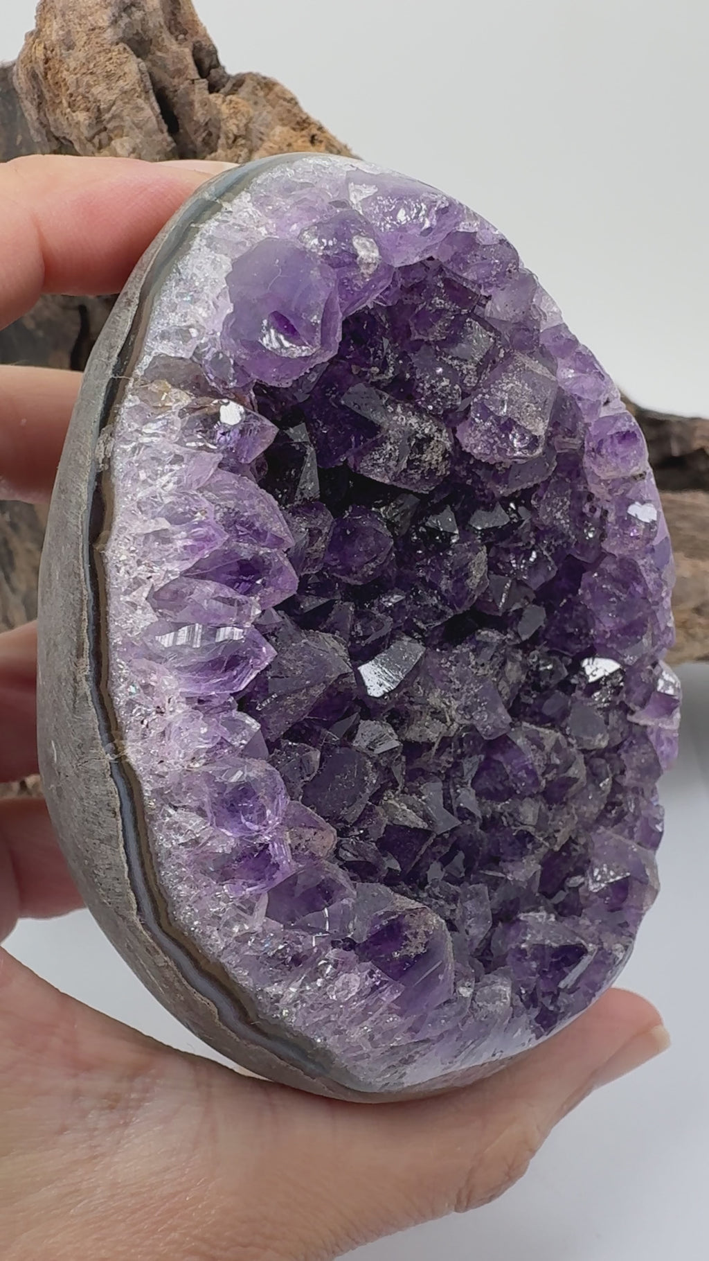 Drusa de amatista natural - cristales violetas brillantes - 8,7 x 6 x 5 cm