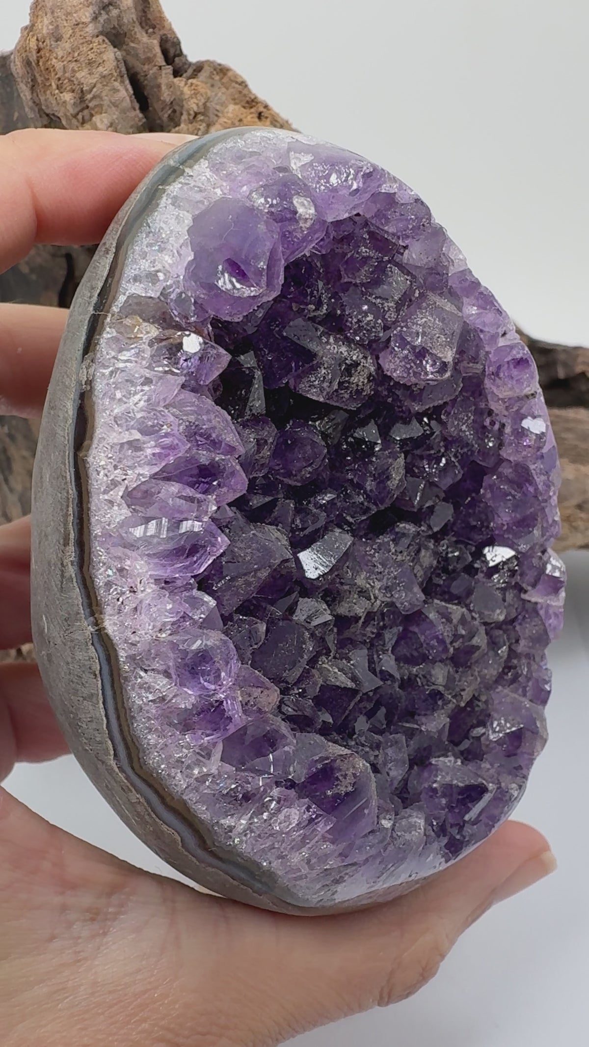 Drusa de amatista natural - cristales violetas brillantes - 8,7 x 6 x 5 cm