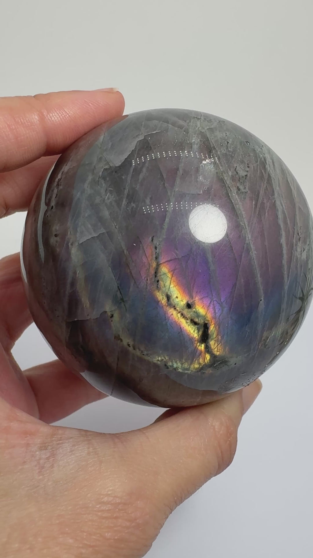 Esfera de labradorita lila pulida