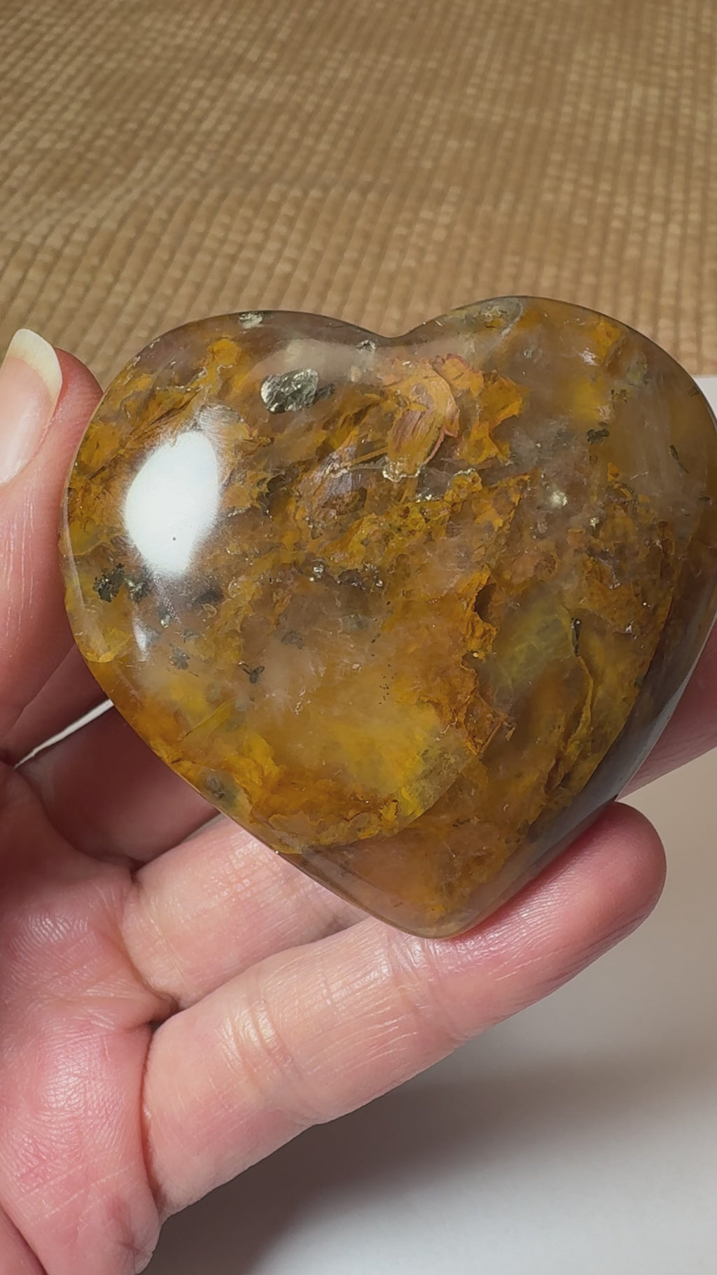 Corazón de cuarzo hematoide plano con inclusiones naturales