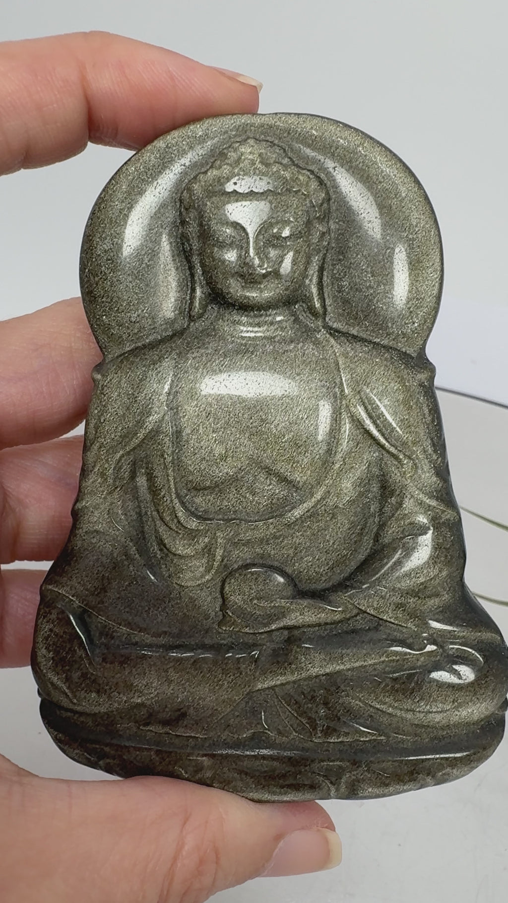 Buda de obsidiana dorada tallada a mano
