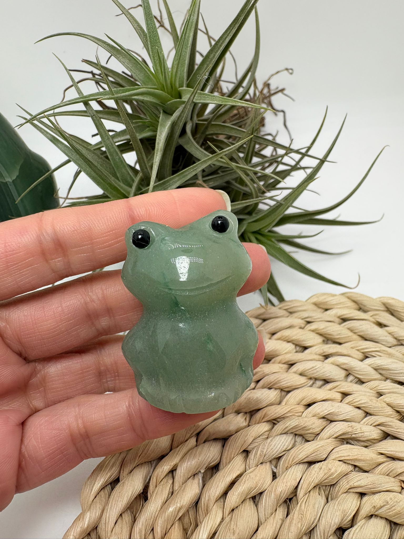 Escultura de animal de ranas de cuarzo verde talladas a mano, van en conjunto de 3 piezas. se vende como familia de ranas