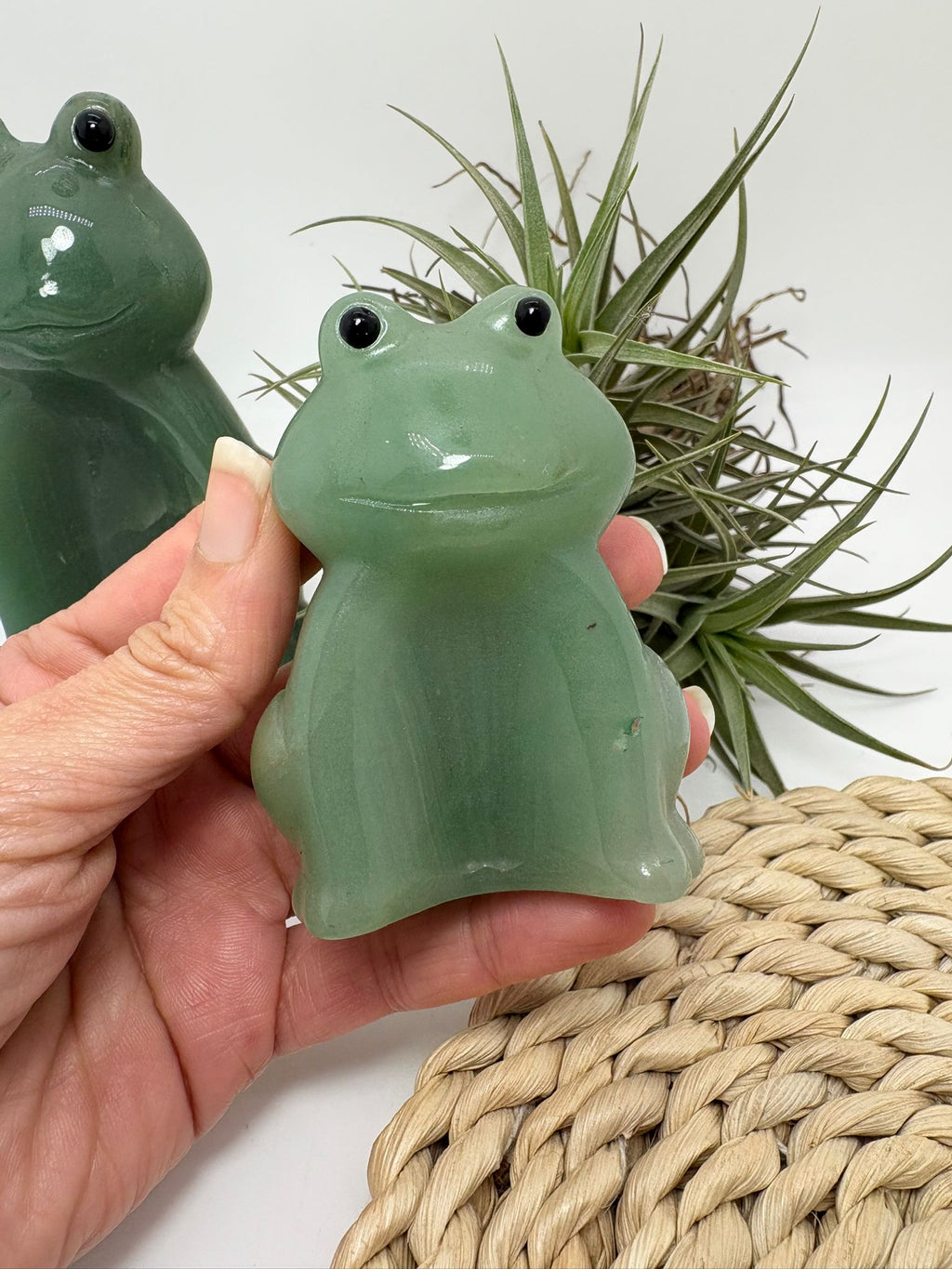 Escultura de animal de ranas de cuarzo verde talladas a mano, van en conjunto de 3 piezas. se vende como familia de ranas