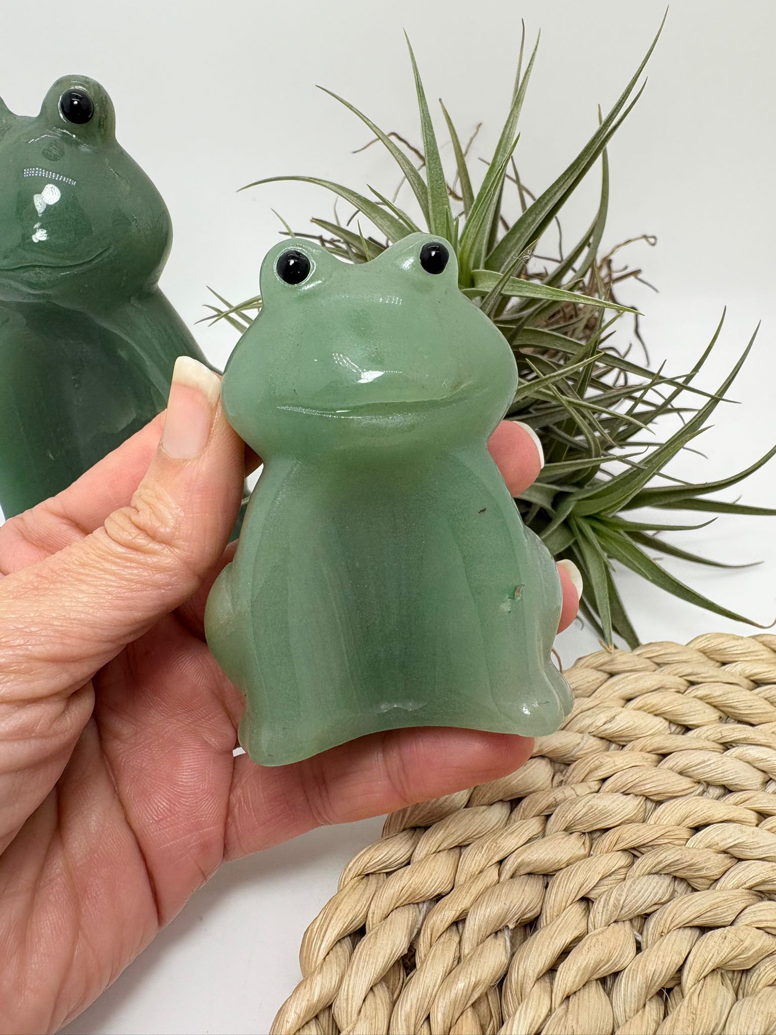 Escultura de animal de ranas de cuarzo verde talladas a mano, van en conjunto de 3 piezas. se vende como familia de ranas