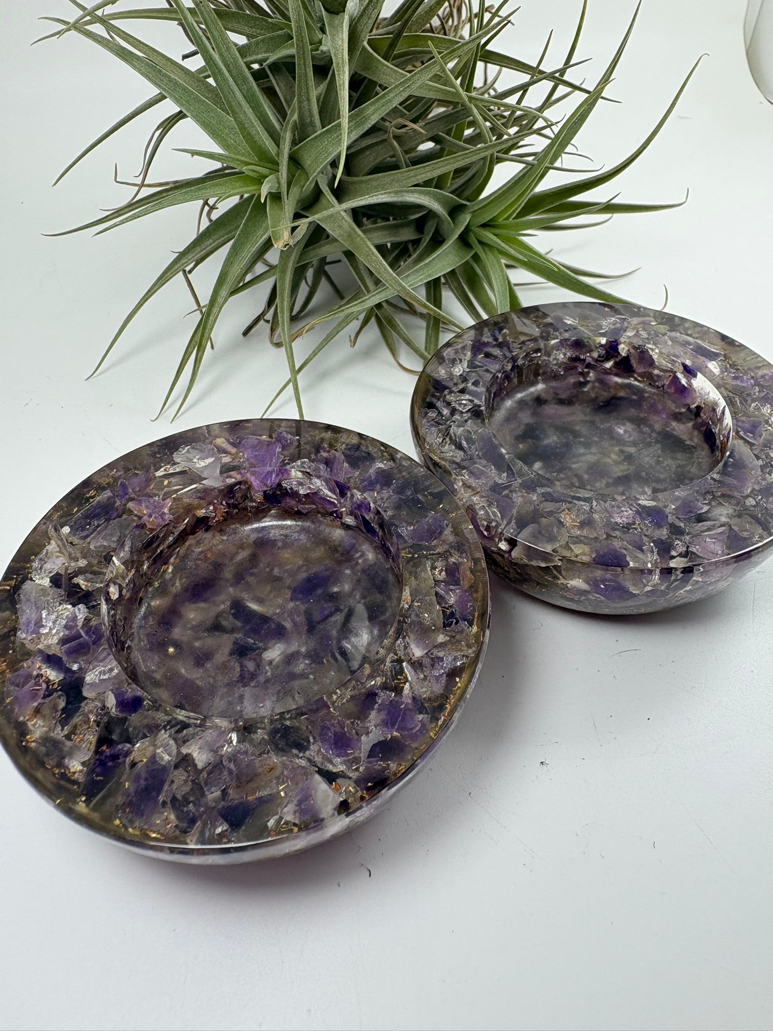 bases de resina con chips de minerales naturales para esferas de minerales 