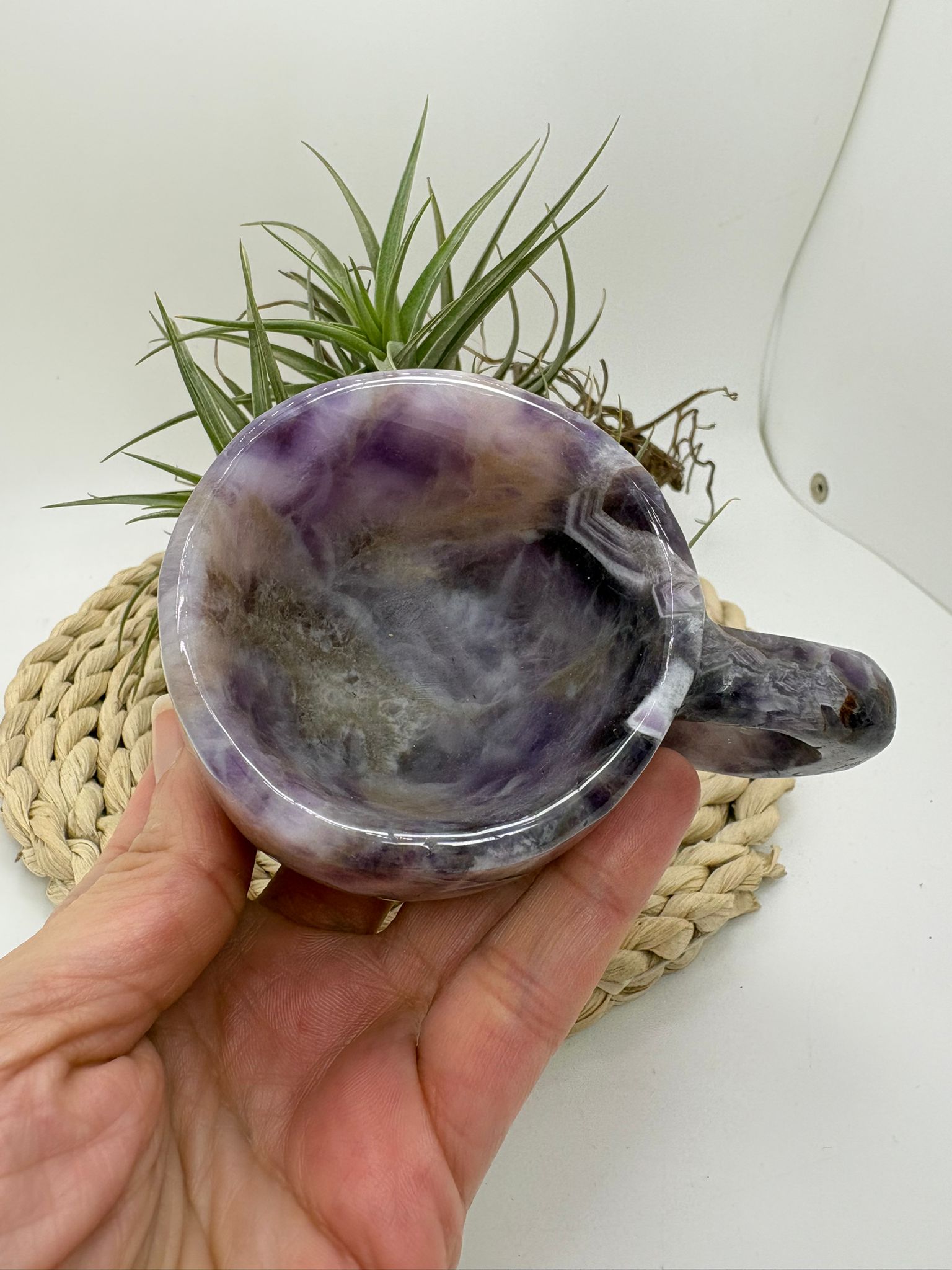 Taza de amatista natural tallada a mano pieza única con propiedades calmantes y energéticas ideal para decoración espiritual y coleccionismo
